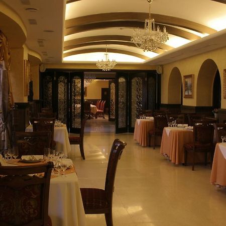 Merey Hotel Караганда Экстерьер фото