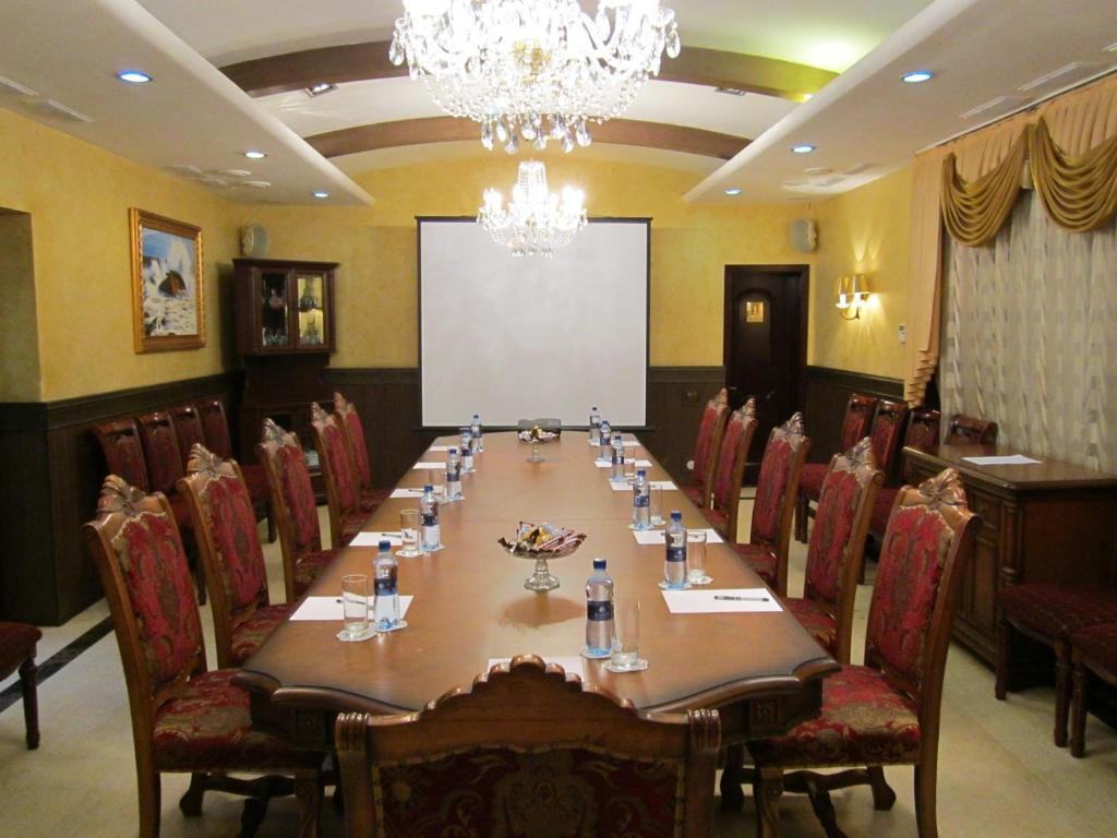 Merey Hotel Караганда Экстерьер фото