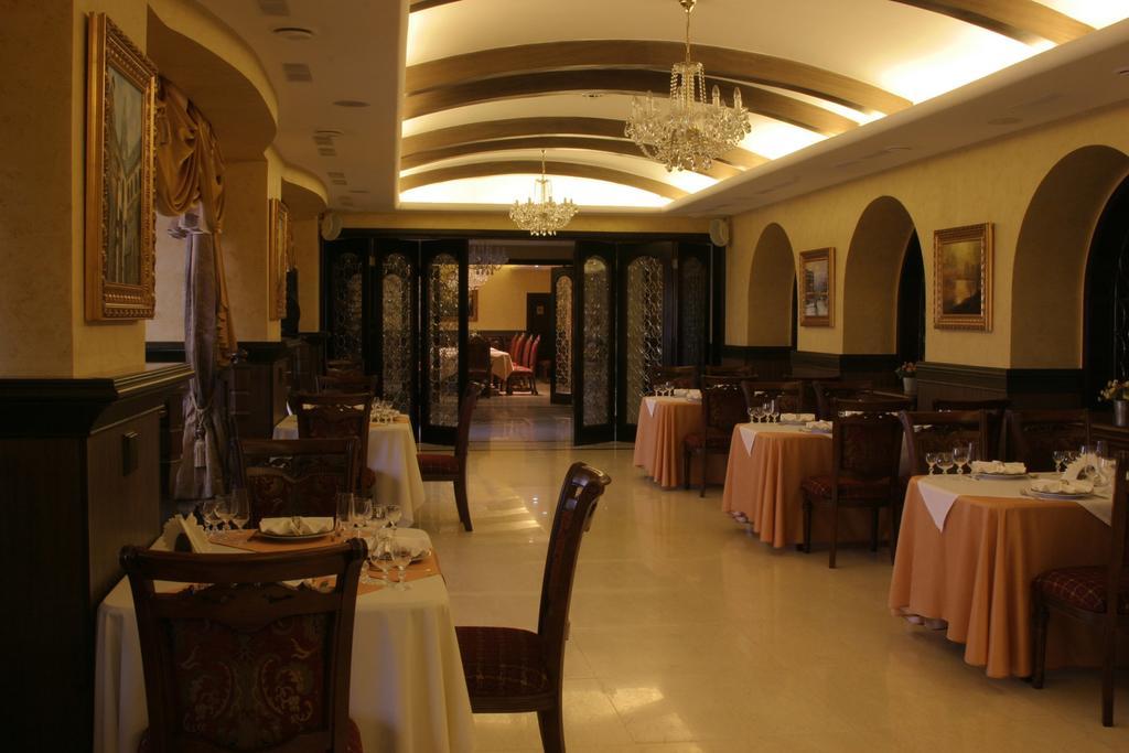 Merey Hotel Караганда Экстерьер фото
